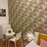 Domus Luigi Leone 2 Bed & Breakfast