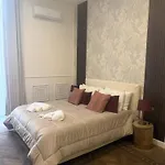 Domus Luigi Leone 2 Bed & Breakfast 3*