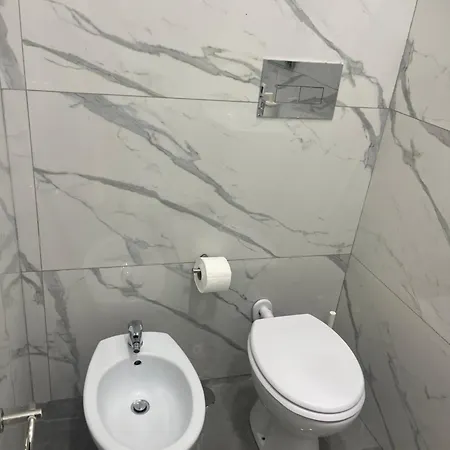 Domus Luigi Leone 2 B&B