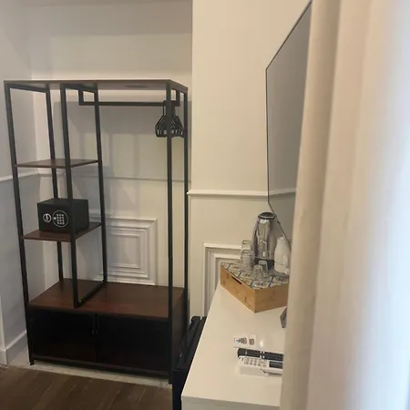 Domus Luigi Leone 2 Bed & Breakfast