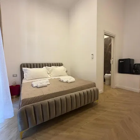 Domus Luigi Leone 2 فندق مبيت وإفطار