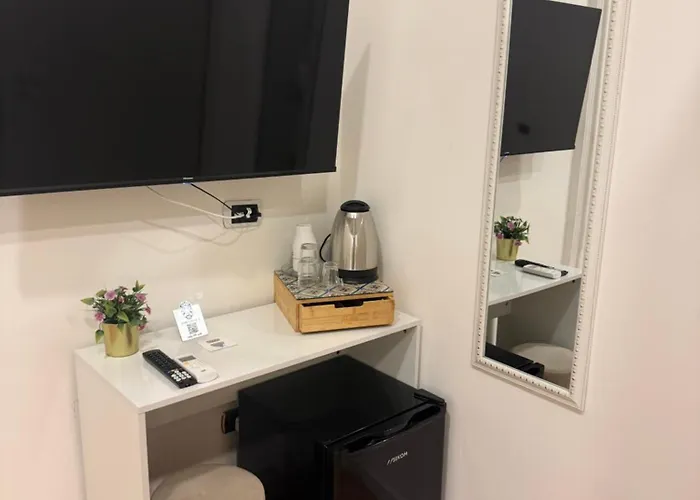 Domus Luigi Leone 2 Bed & Breakfast 3*