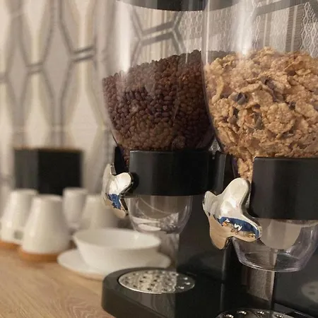 Domus Luigi Leone 2 Bed & Breakfast