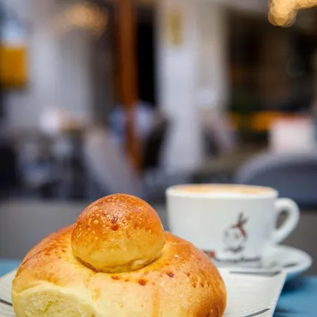 Domus Luigi Leone 2 3* ナポリ