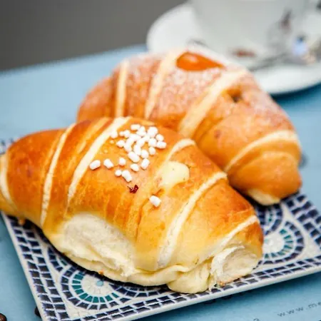 Domus Luigi Leone 2 Bed & Breakfast