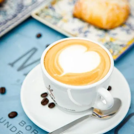 Bed & Breakfast Domus Luigi Leone 2 3*