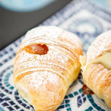 Domus Luigi Leone 2 Bed & Breakfast Naples