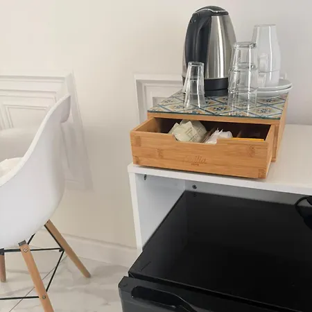 Domus Luigi Leone 2 ベッド・アンド・ブレックファスト ナポリ