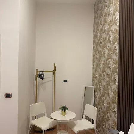 Domus Luigi Leone 2 Bed & Breakfast Neapol