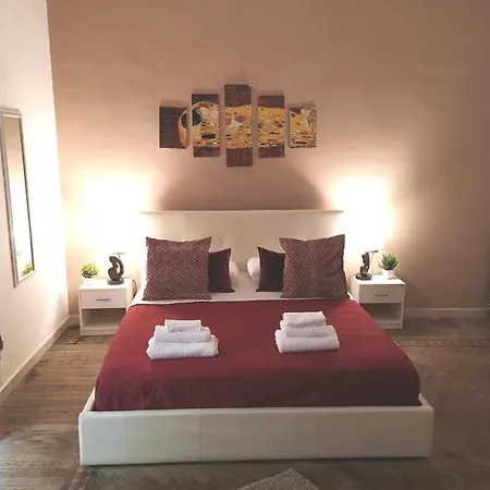 Domus Luigi Leone 2 Nocleg ze śniadaniem 3*