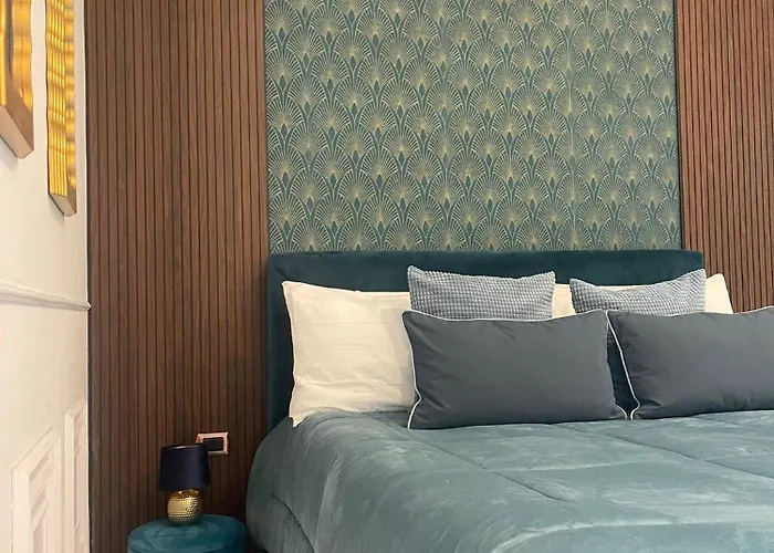 Domus Luigi Leone 2 Bed and Breakfast Νάπολη