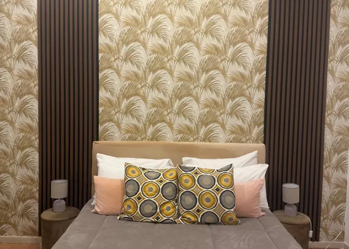 Domus Luigi Leone 2 Bed and Breakfast